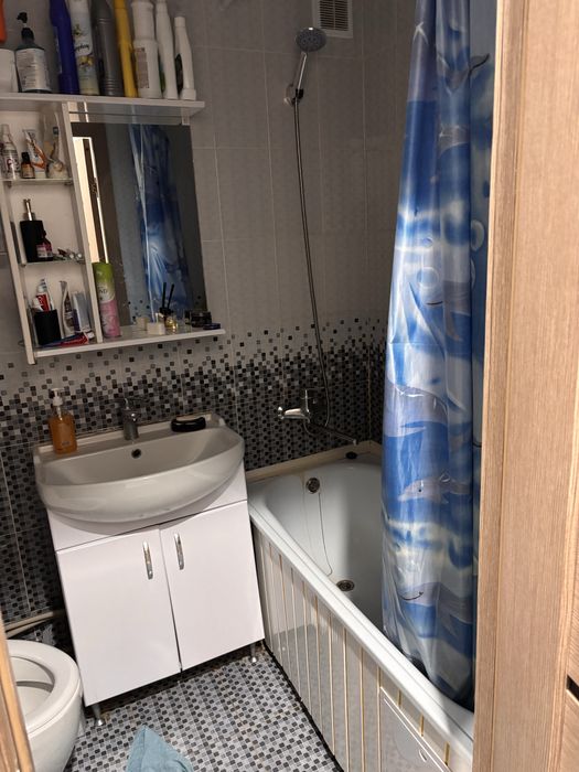 Продам 2 ком квру 44 кв 3 этаж