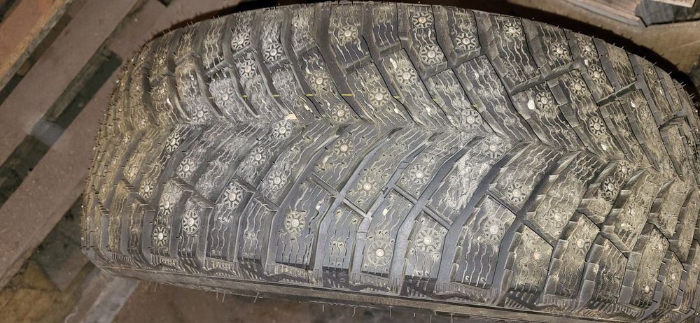 Комплект шин на автомобиль