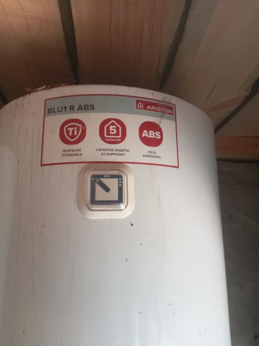 Водонагреватель,аристон