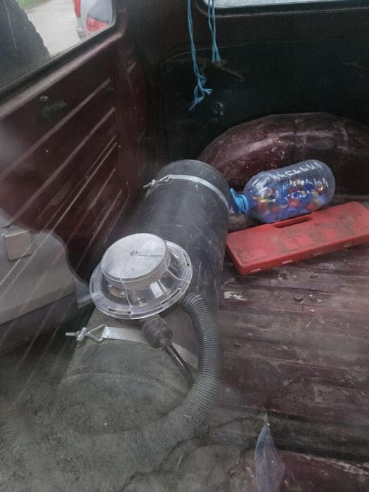 Продавам Suzuki Samurai в отлично състояние с нови комплекта гуми