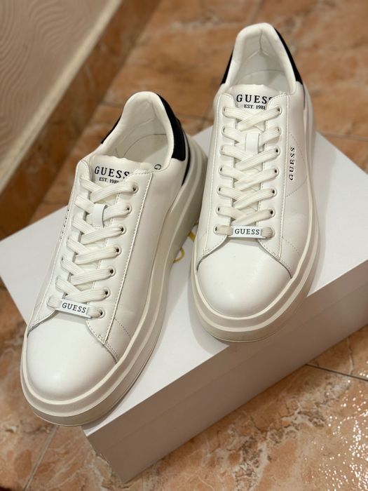Мъжки сникърси GUESS, перфектно състояния