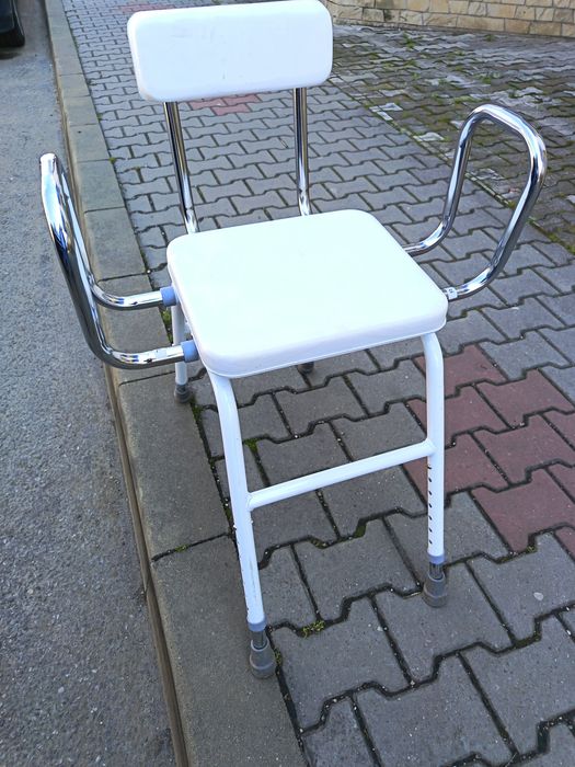 Scaun cu înălțime reglabilă