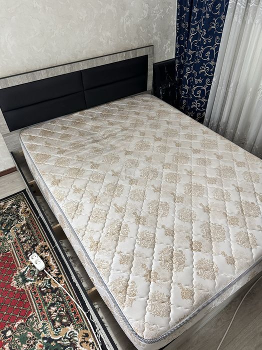 Спальный кроват Шкаф тумба и тримон зор холатида срочно сотаман