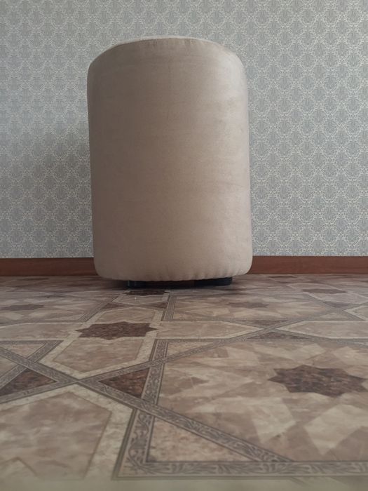 продаеца пуфик      .