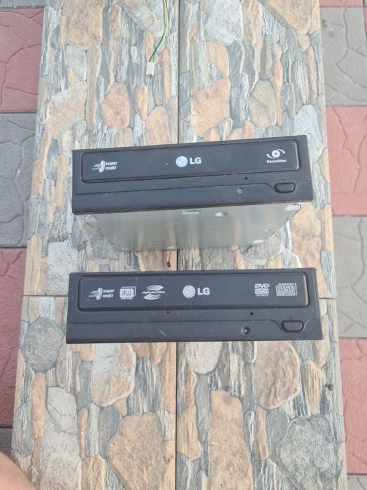 CD-ROM-uri LG pentru PC