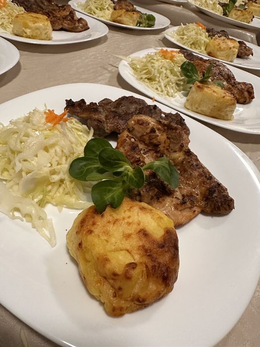 Salon evenimente , nunti , botezuri , majorate , conferințe