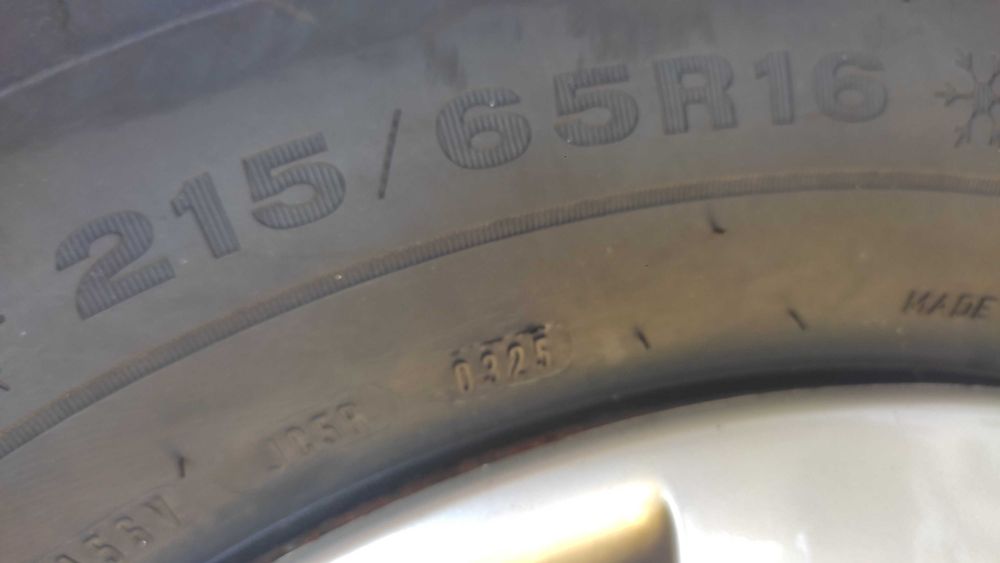 Roți de  iarnă  Nissan 215/65/R16 DUNLOP
