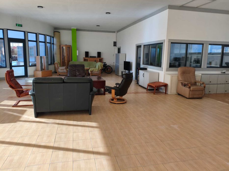 Spatiu comercial 300mp la DN 12A Comanesti Darmanesti