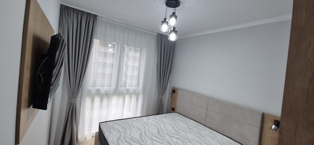 Închiriez apartament 2 camere Grand Hill Oradea cu loc de parcare