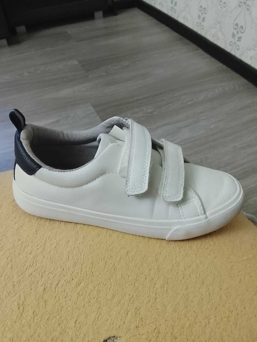 Кроссовки девичьи