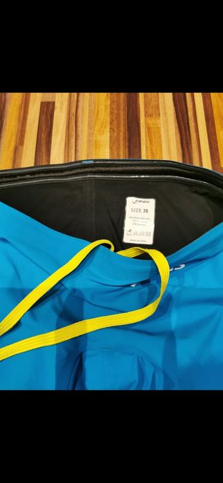 Costum tehnic inot Finis