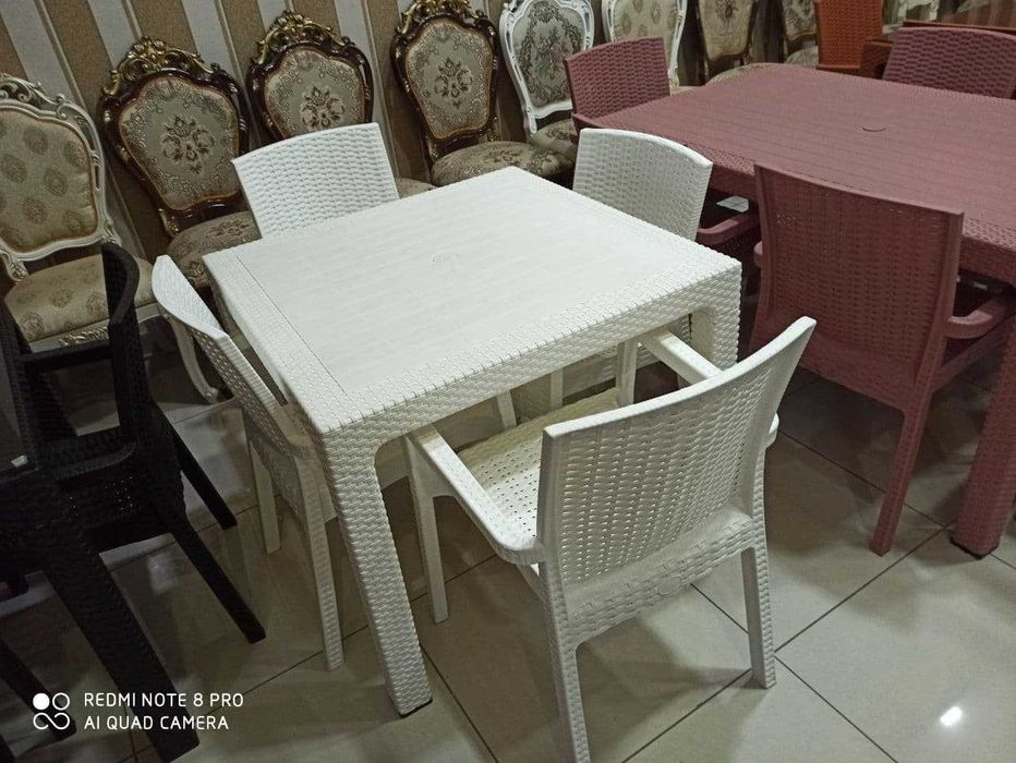 Качественные плетёные столы со стульями для дачи и кафе