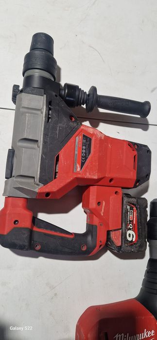 Milwaukee rotopercutor pe acumulatori