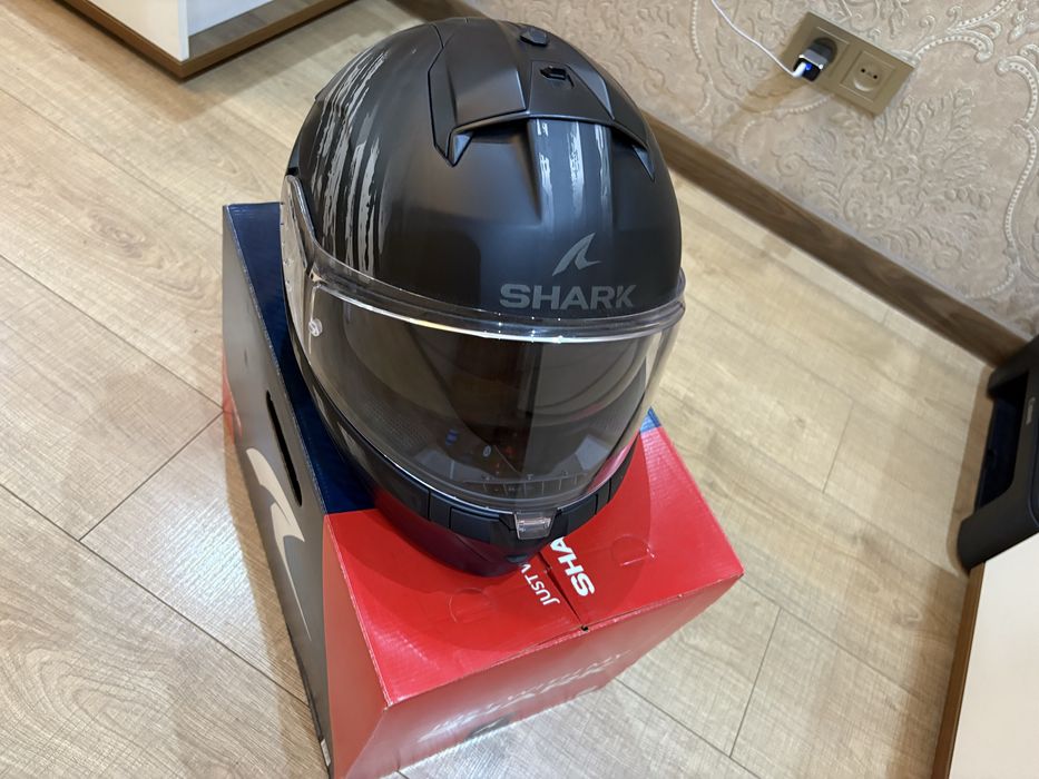 Продам новый шлем от Shark