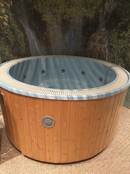 Продам сауну и бассейн-джакузи