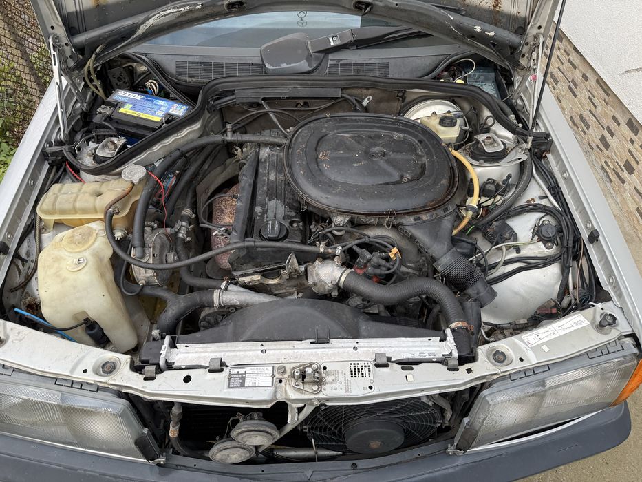 Мерцедес 190 на части