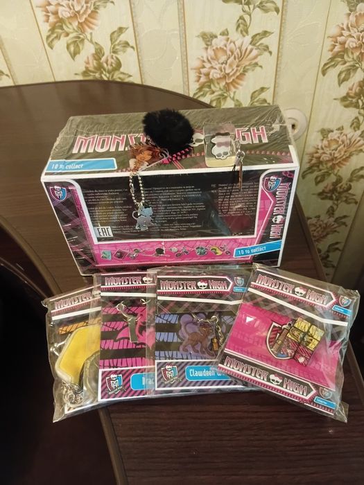 Брелоки Monster High