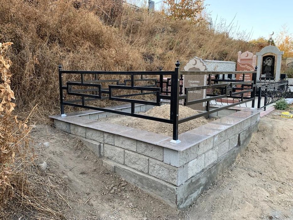 Ограды на кладбище