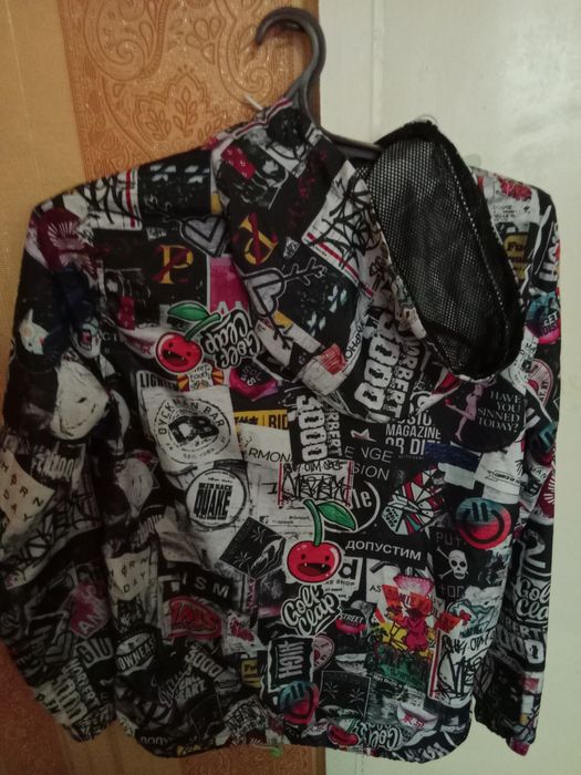 Куртка - ветровка  с капюшоном ( Турция )