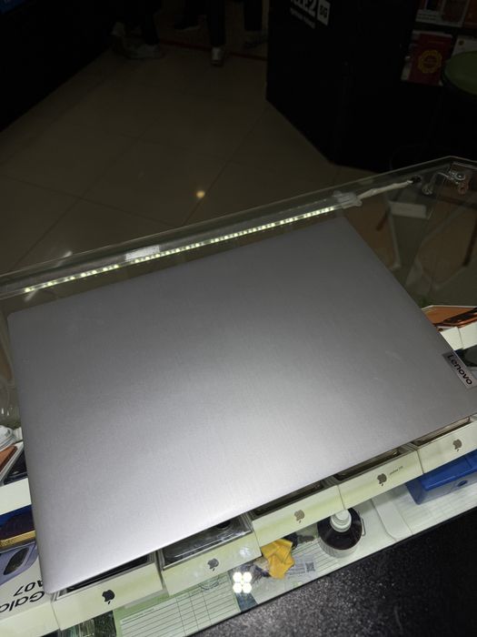 Ноутбук LENOVO илеальный