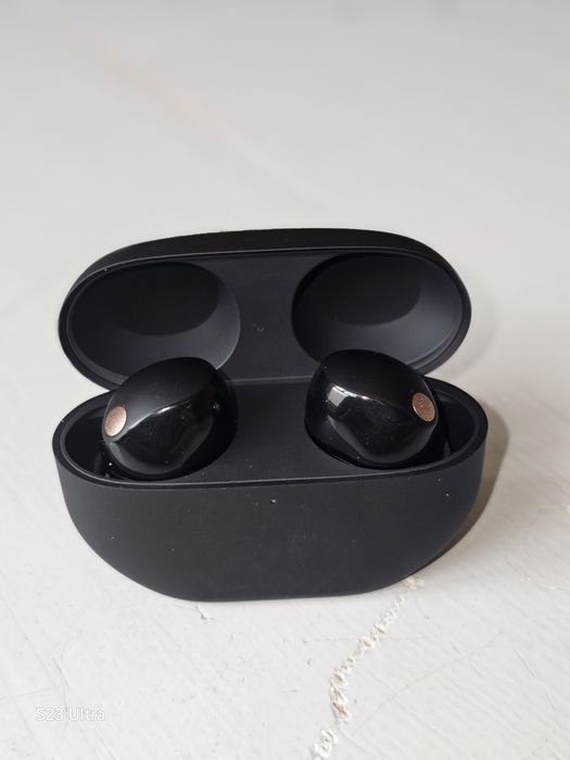 Продам наушники WF-1000XM5