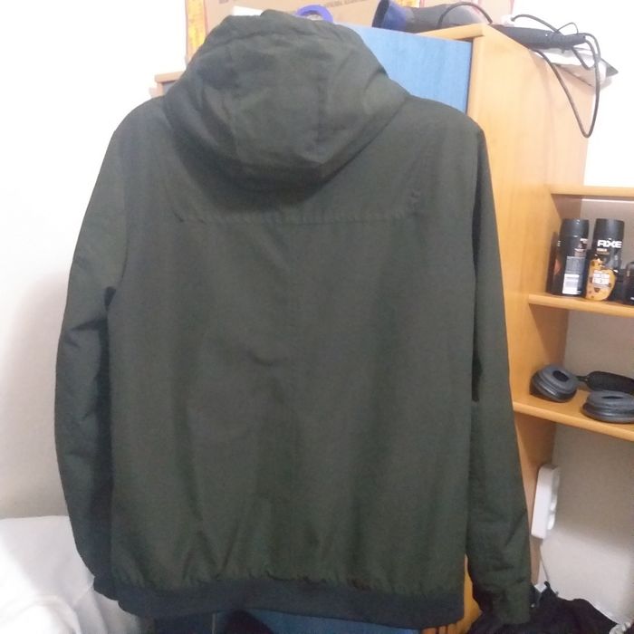 Продаётся куртка осень