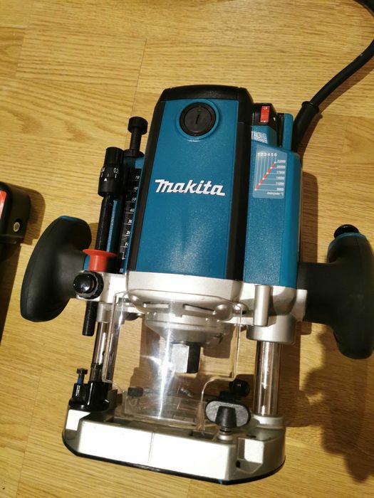 Оберфреза Макита oberfreza Makita RP2301FC  с куфар и 7 ножа фрезера