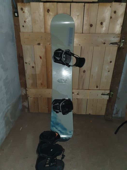 Vând placa snowboard, legături, boots, casca și ochelari