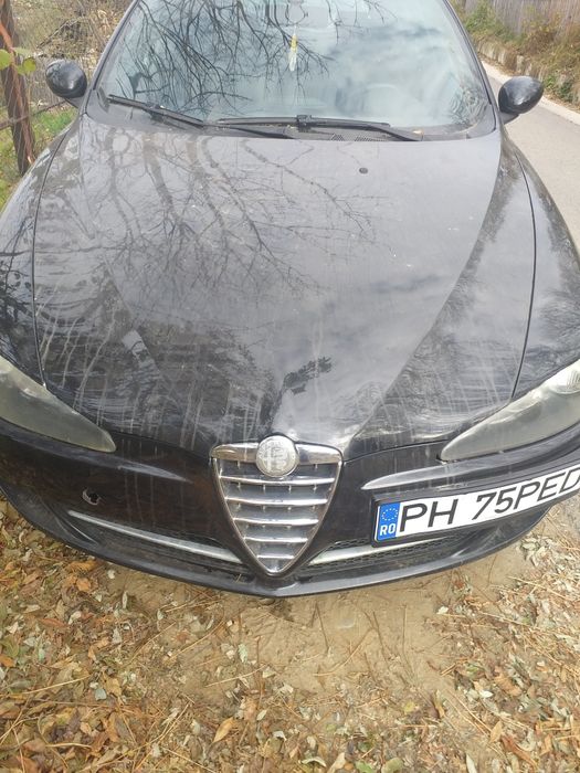 ALFA Romeo neagra