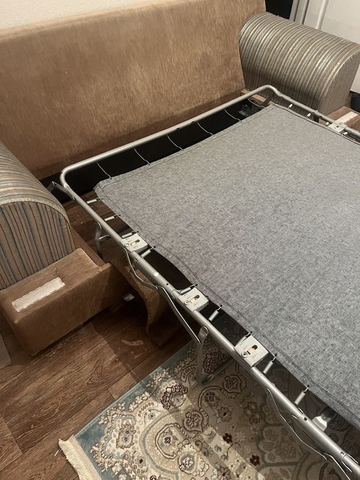 Сидячий диван