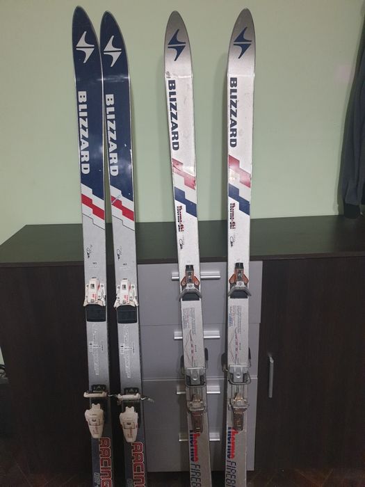 Два чифта ски височина 1,65