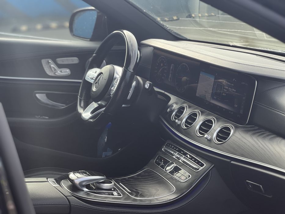 Mercedes-Benz E220 2019 AMG-Line