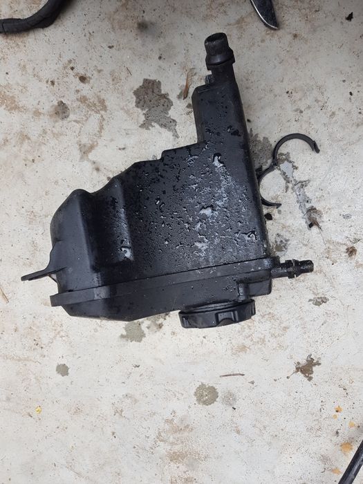 Казанче антифриз бмв е90 е91 е92