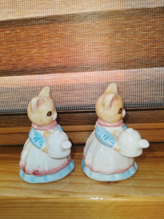 Комплект керамични порцеланови солница и пиперник във формата зайчета
