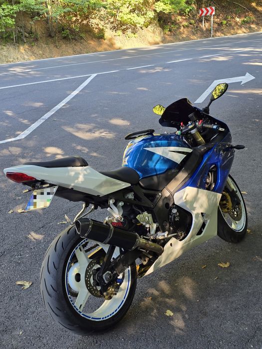 SUZUKI GSX-R 750 ( VALABIL 2 ZILE )