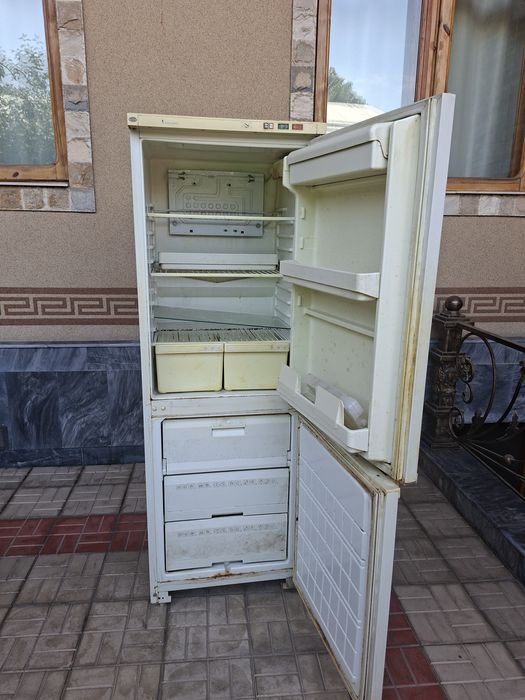 Холодилник сотилади