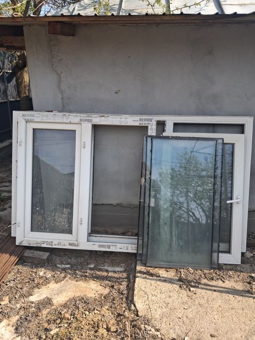 2 geamuri termopan unul cu 2 gemuri dimensiuni 1,16 m cu 1,12m si unul cu 3 geamuri cu dimensiuni  2,05 m cu  1.12m dimensiuni rame