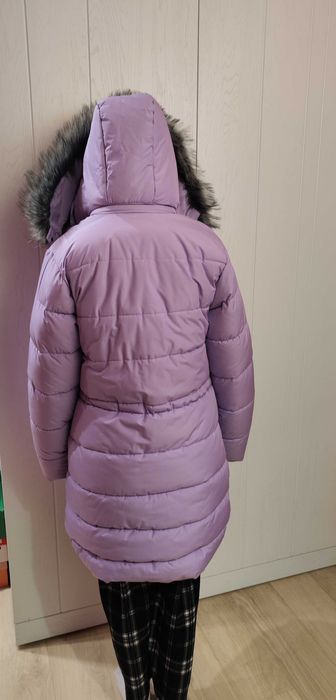Продам зимнюю куртку для девочки