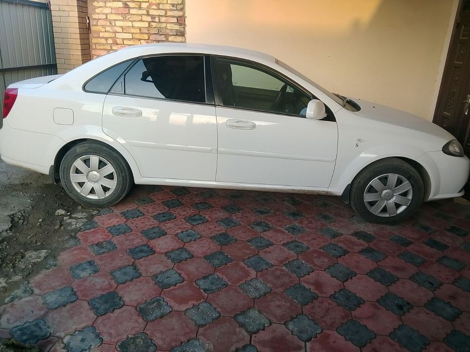 Автомабил шевралет жентра