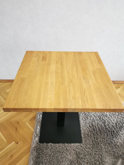 Продавам трапезна маса