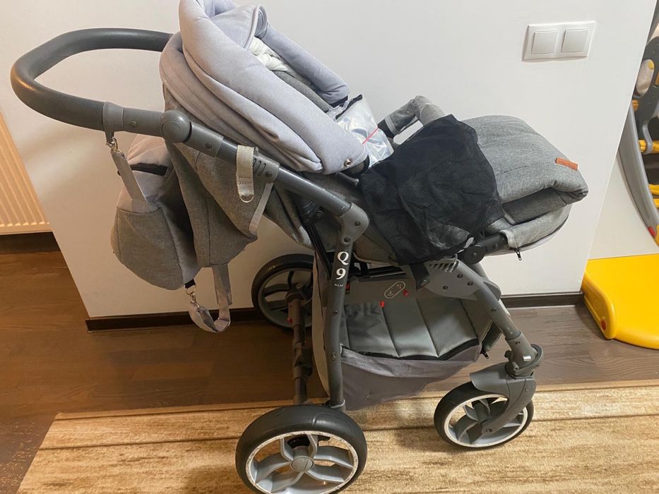 Vând carucior 3in1