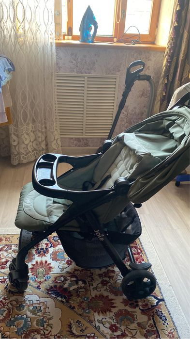 продам коляску Joie