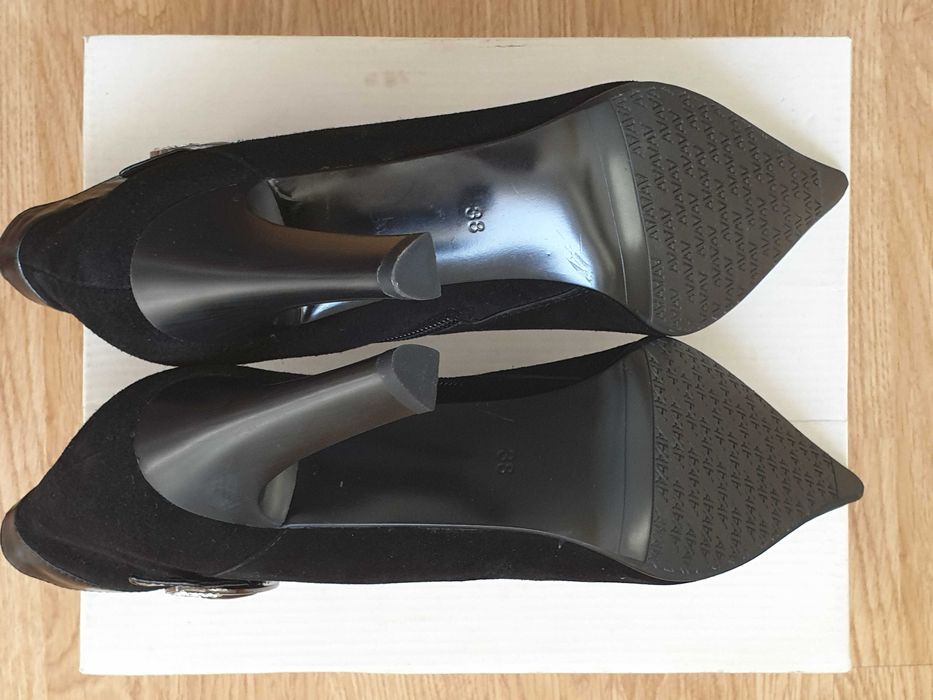 Ghete NOI nepurtate Patrizia Rigotti, piele intoarsa, masura 38