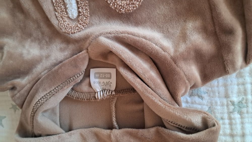 Продаются красивые костюмчики .