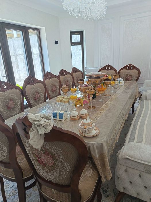 продаётся стол и стулья на 12 человек