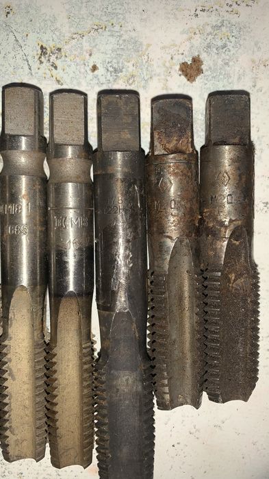 Метчики, токарный инструмент