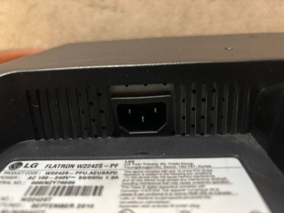Монитор LG Flatron W2242S | Отличное состояние
