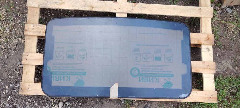 Стекло из мпк на люк автомобиля