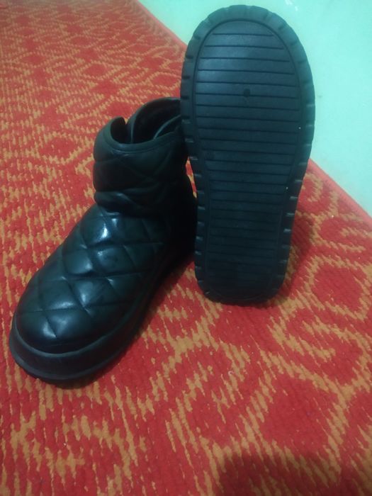 Xitoy etigi  sotiladi. sifatiga gab yuq 38 razmeri