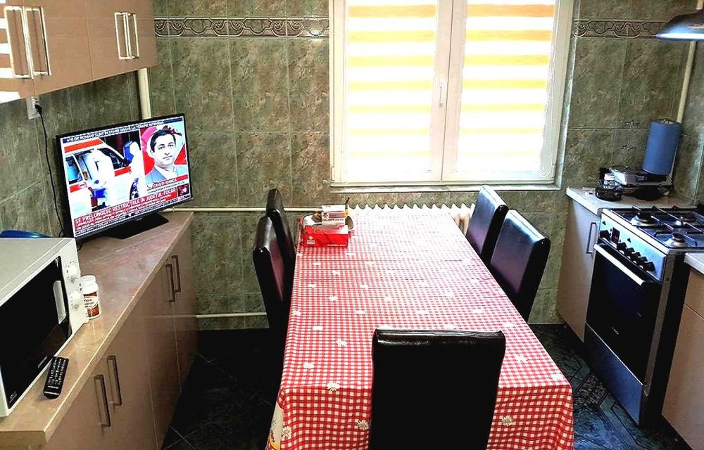 Caut ingrijitoare/îngrijitor,pt.domn semideplasabil,100 milioane/luna